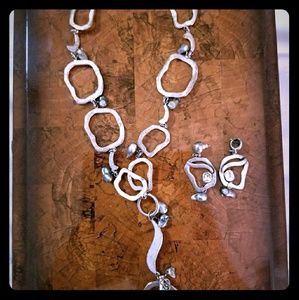 Unique silver artistic necklace w/matching earring
